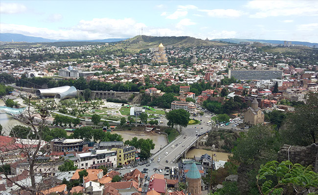 вид сверху на Тбилиси