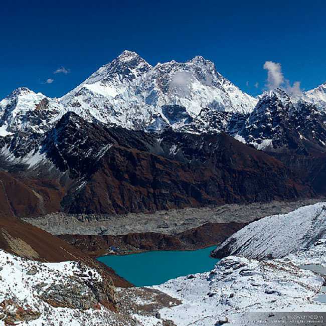 Вид с перевала Ренжо Ла на восьмитысячники Эверест и Лхоцзе